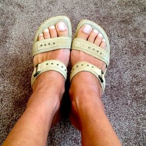 Aldo Sandles, gently worn